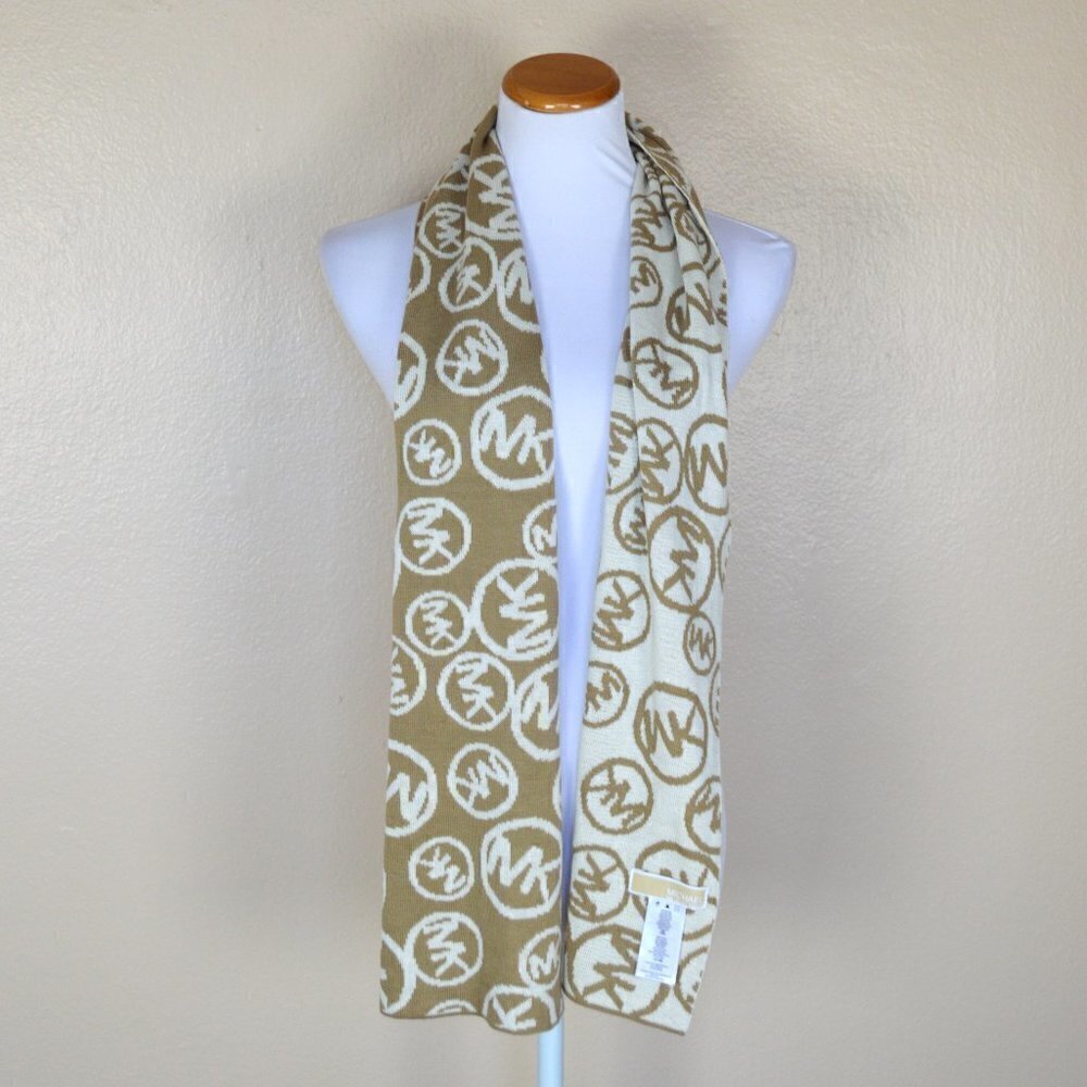 Michael Kors Signature Circle Reversible Scarf - Picture 2 of 8